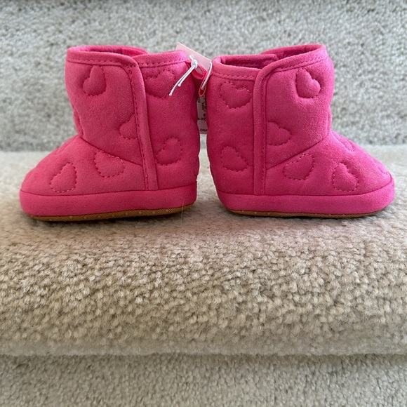 Old Navy Quilted Heart Boots for Baby - Picture 9 of 16